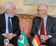 Paraná recebe embaixadores de 22 países e reforça relações internacionais