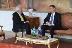 O vice-governador Darci Piana recebe o embaixador da Nova Zelândia, Chris Langley