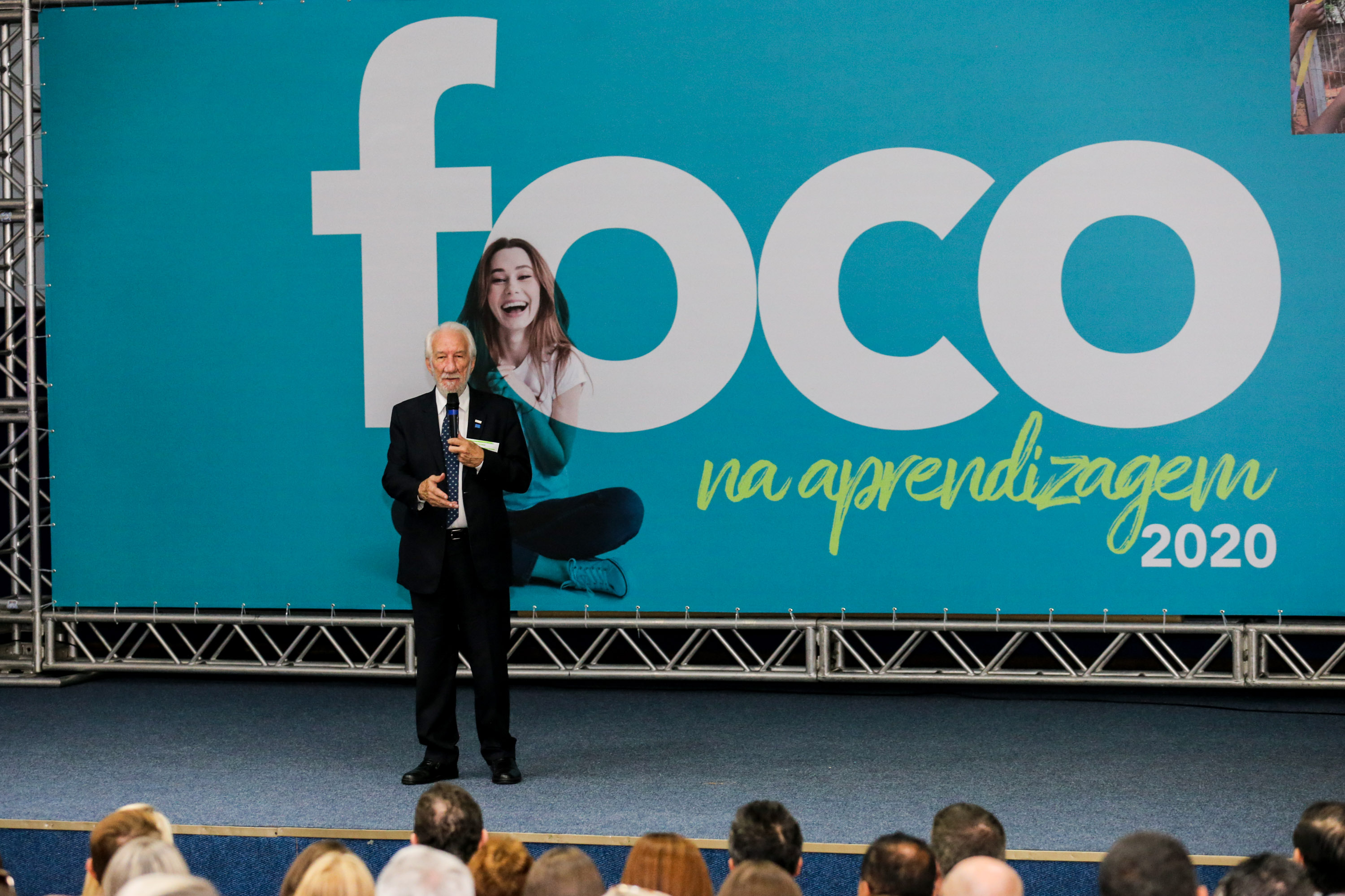 Estado autoriza pagamento extra de R$ 20 milhões às escolas