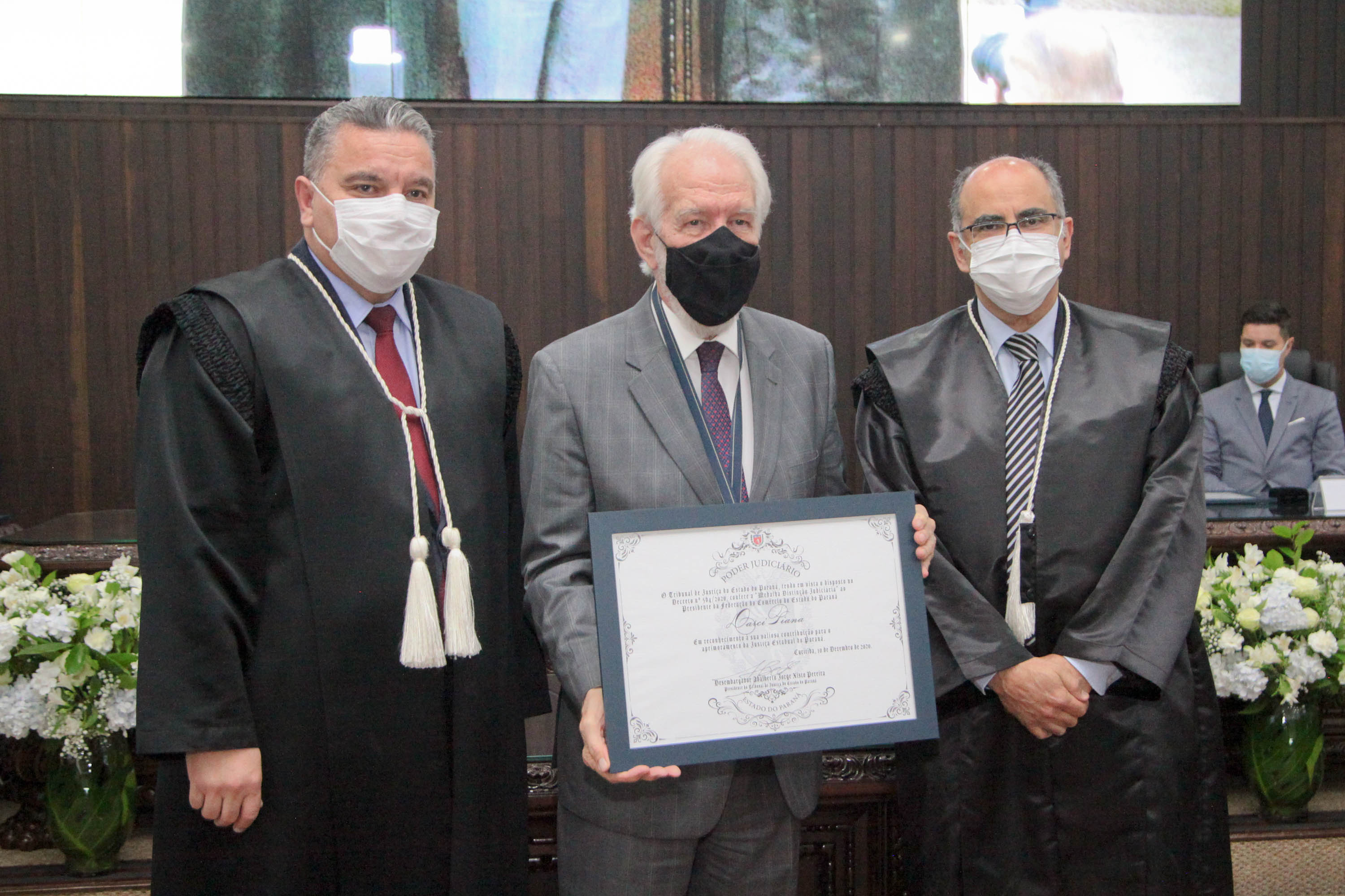 Darci Piana é agraciado com medalha “Distinção Judiciária” do TJPR