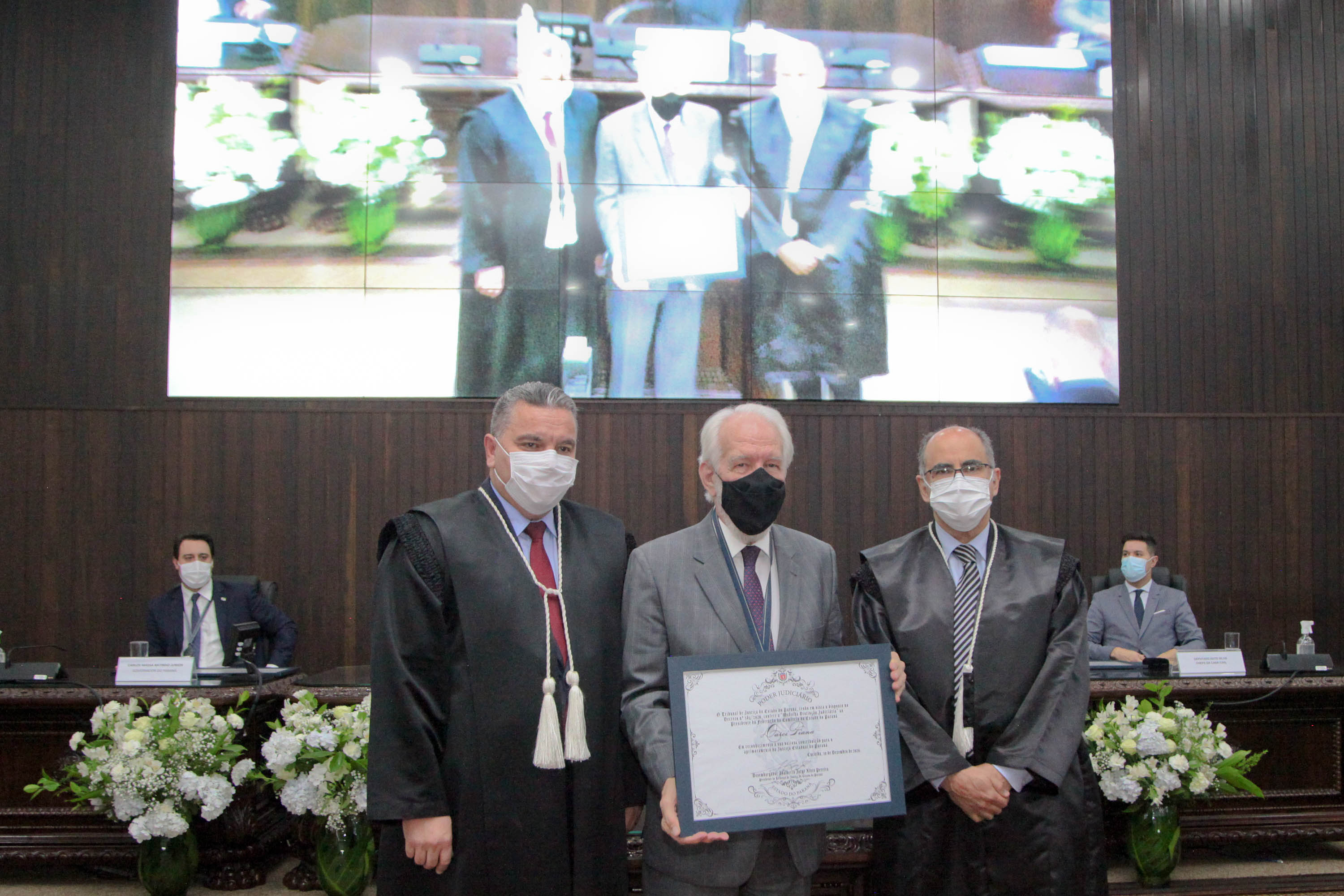 Darci Piana é agraciado com medalha “Distinção Judiciária” do TJPR