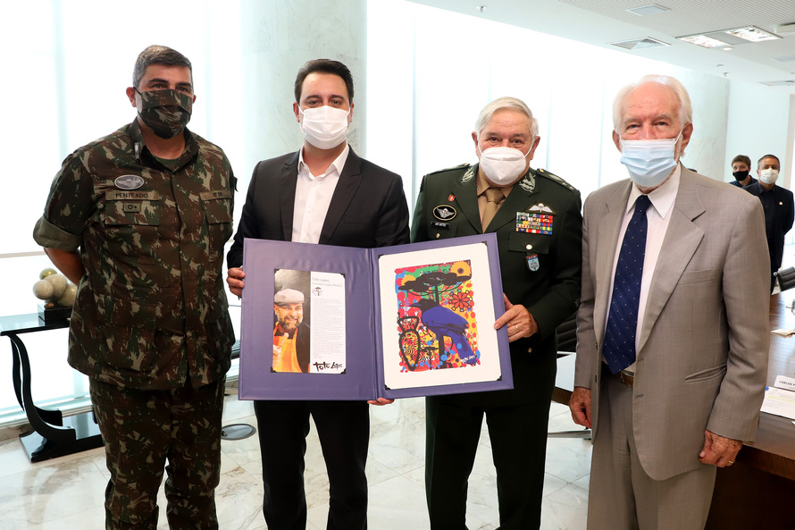 Governador apresenta ao presidente do Superior Tribunal Militar projeto da ESA em Ponta Grossa