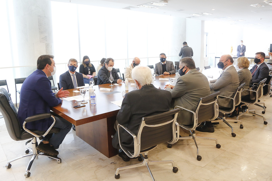 Por intermédio do Estado, TCE destina R$ 18 milhões para apoiar vacina da UFPR