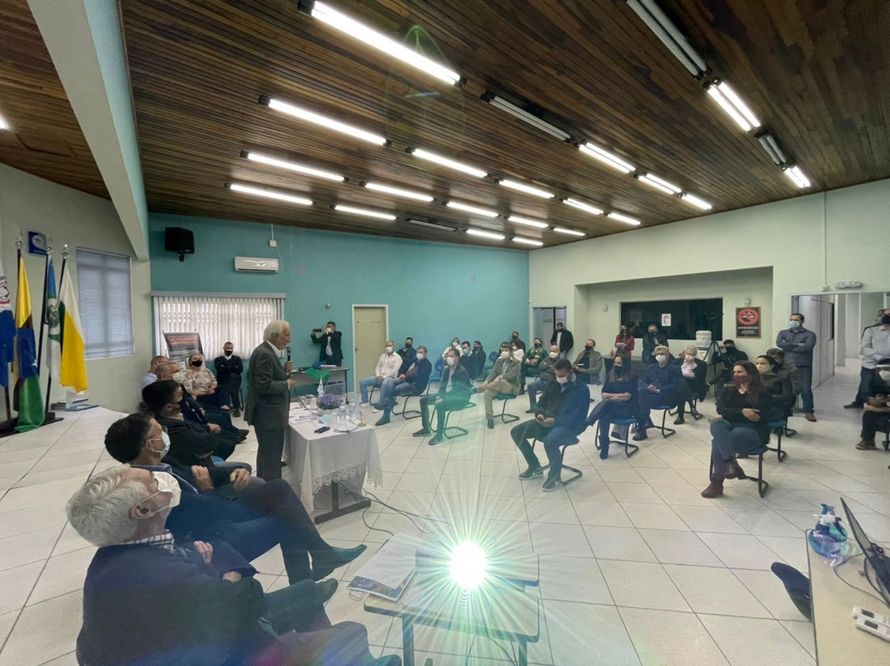 Em Irati, vice-governador destaca investimentos no Paraná a prefeitos do Centro-Sul