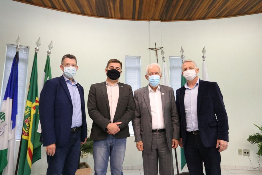 Em Irati, vice-governador destaca investimentos no Paraná a prefeitos do Centro-Sul