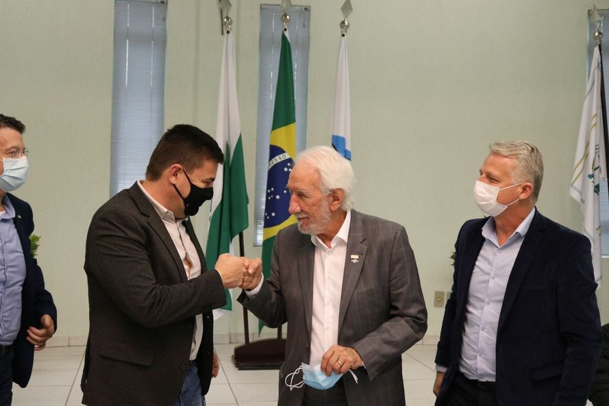 Em Irati, vice-governador destaca investimentos no Paraná a prefeitos do Centro-Sul