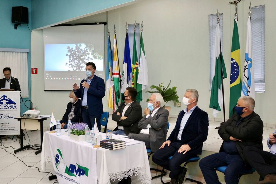 Em Irati, vice-governador destaca investimentos no Paraná a prefeitos do Centro-Sul