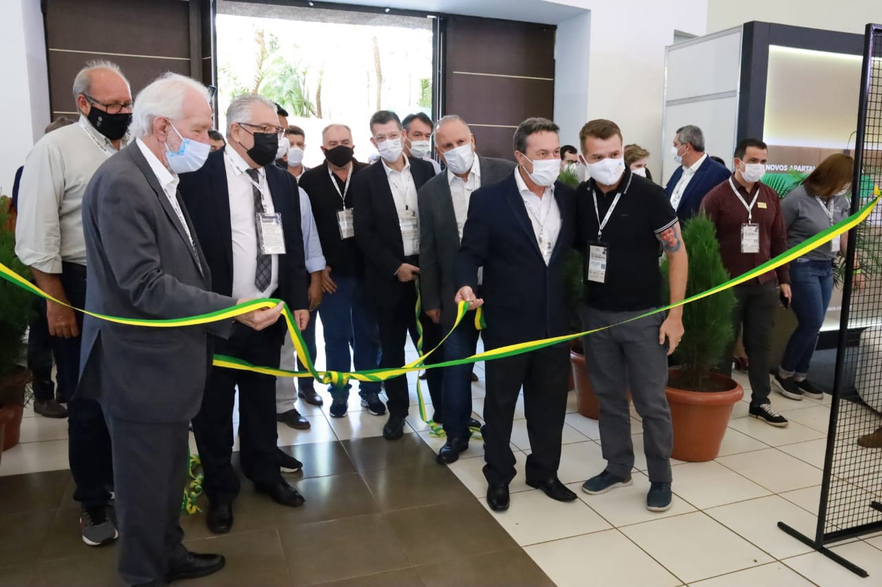 Paraná apresenta potencial turístico e programas de retomada no Festival das Cataratas