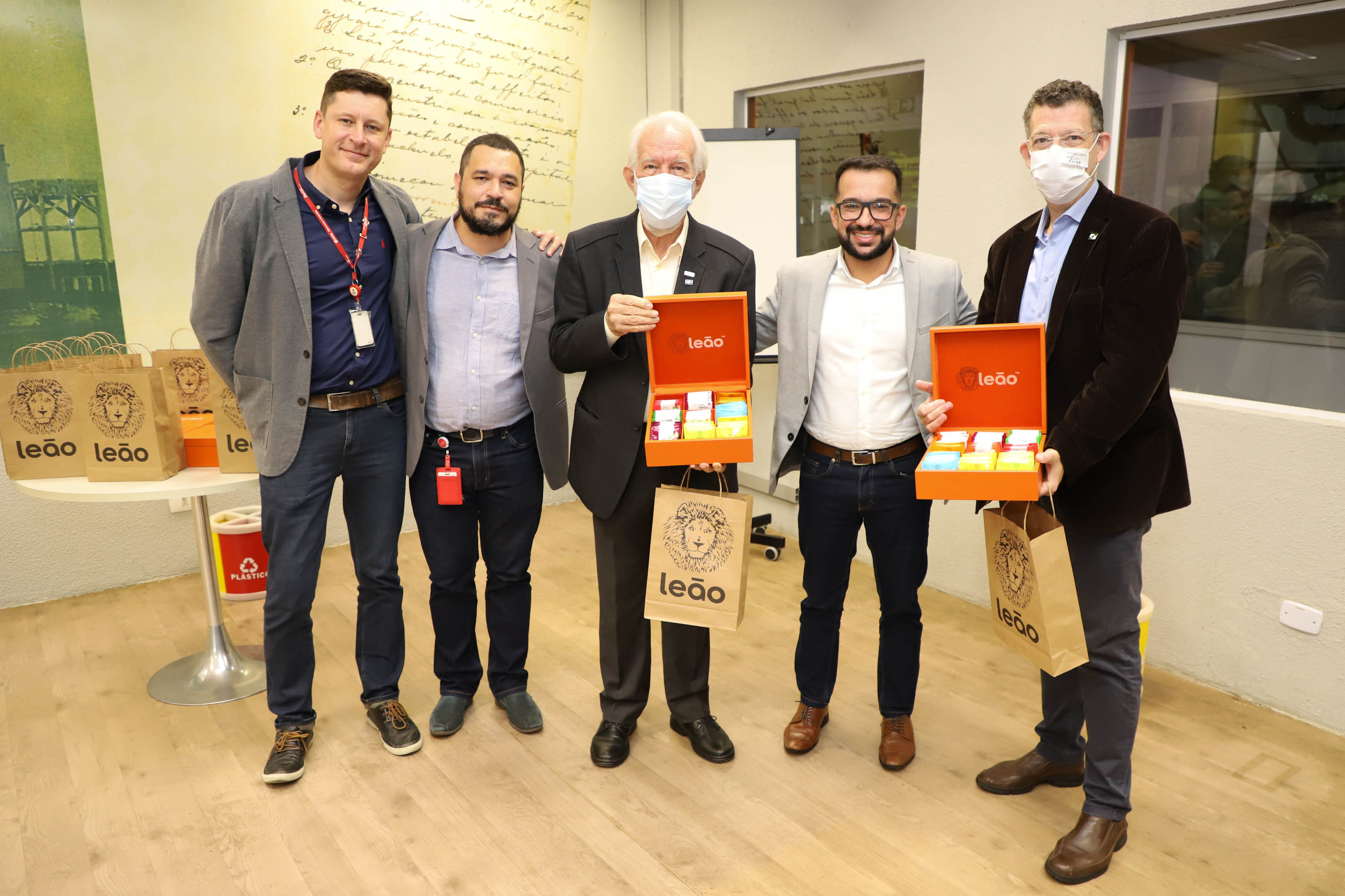 Vice-governador visita fábrica da Leão, que planeja duplicar faturamento até 2024