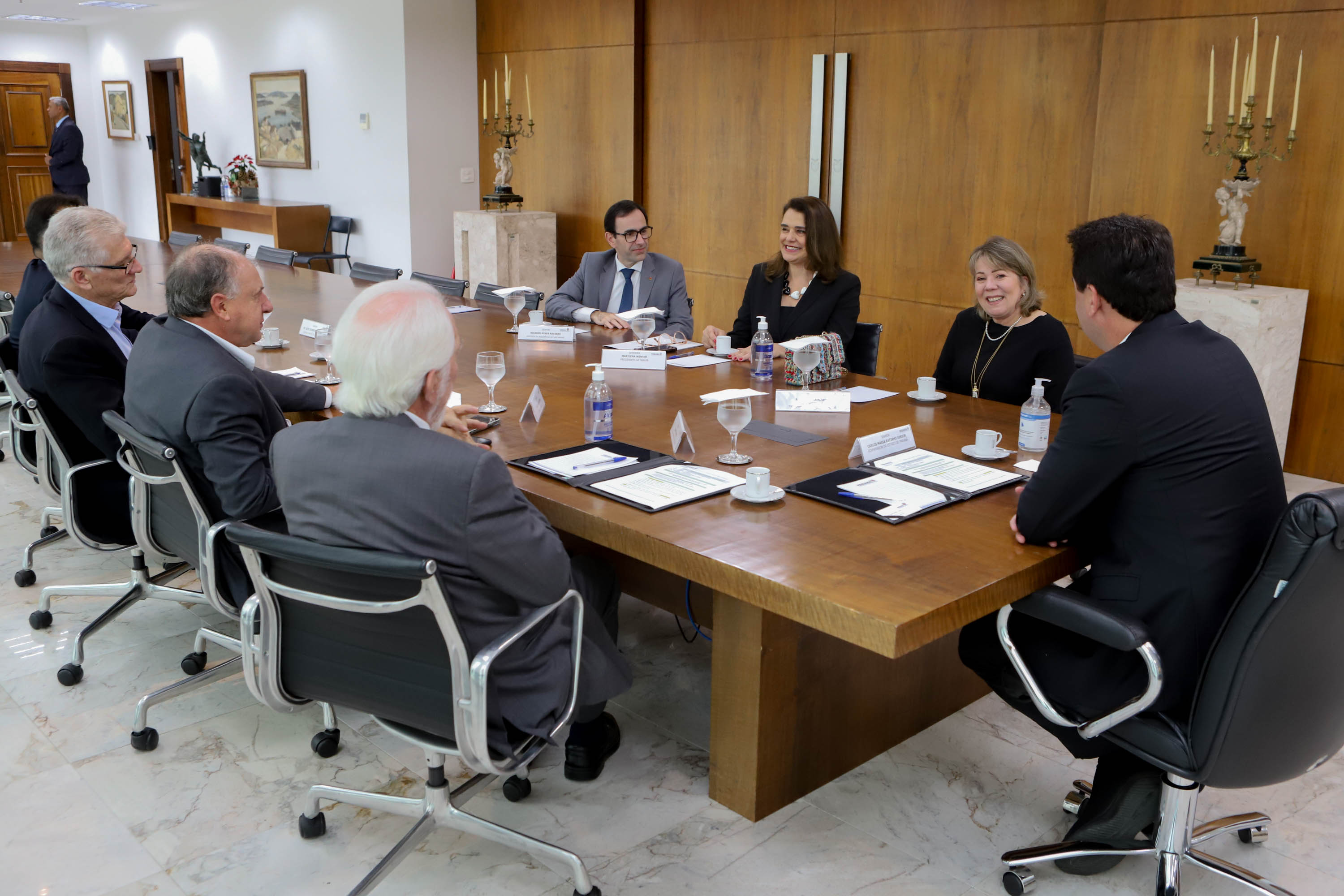 Governador destaca protagonismo feminino em reunião com OAB-PR e nova desembargadora do TJPR