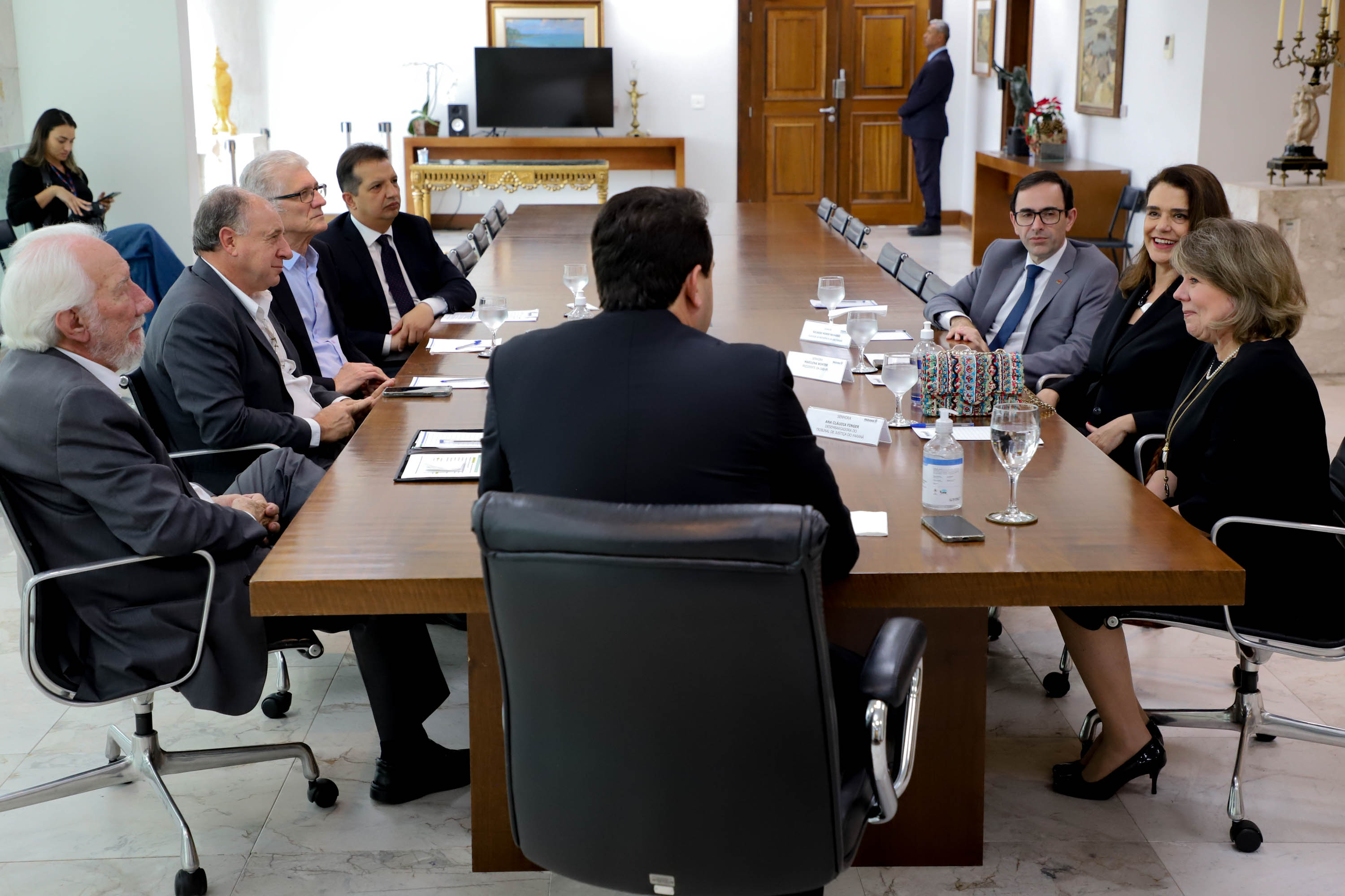 Governador destaca protagonismo feminino em reunião com OAB-PR e nova desembargadora do TJPR