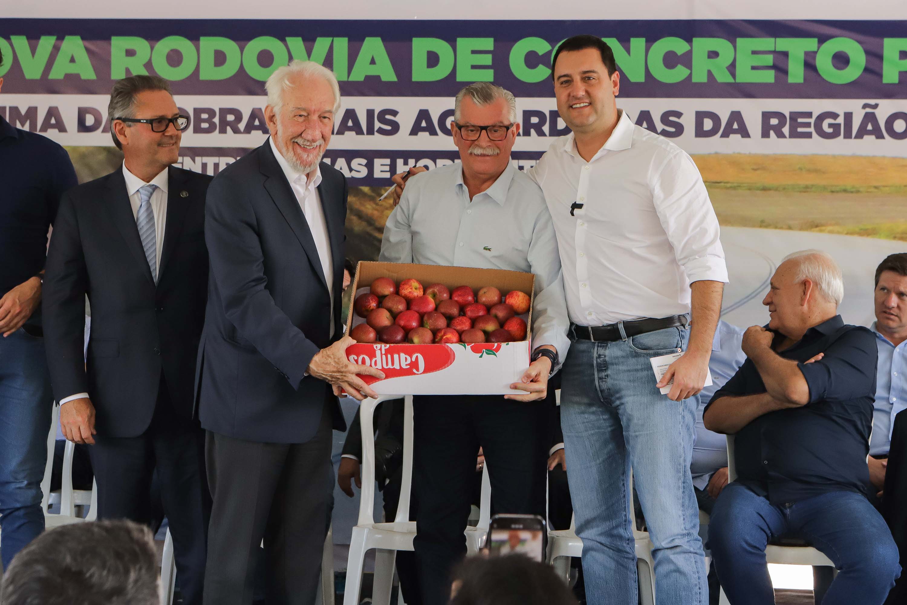 Sonho realizado: governador entrega nova PRC-280, revitalizada com concreto