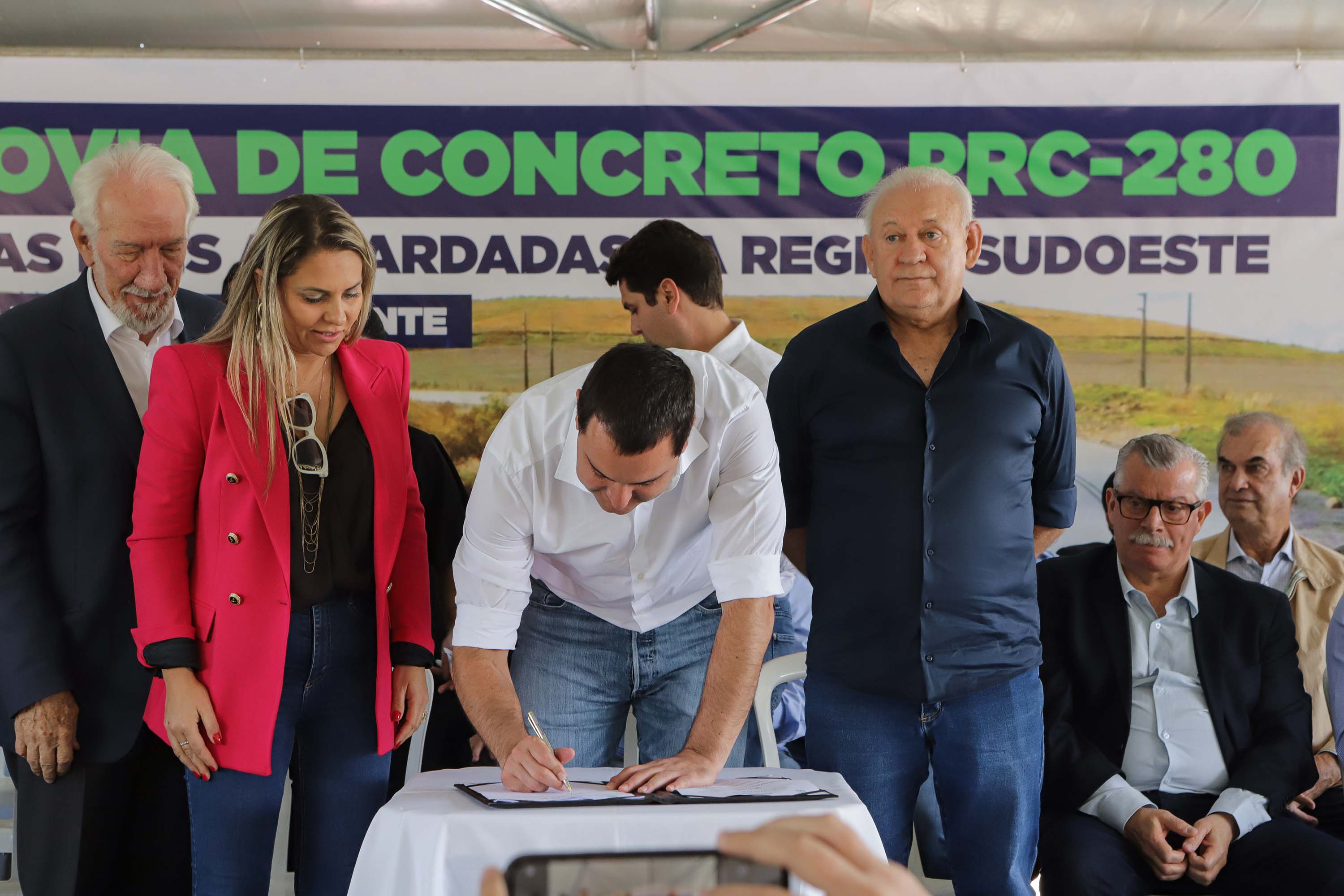 Sonho realizado: governador entrega nova PRC-280, revitalizada com concreto
