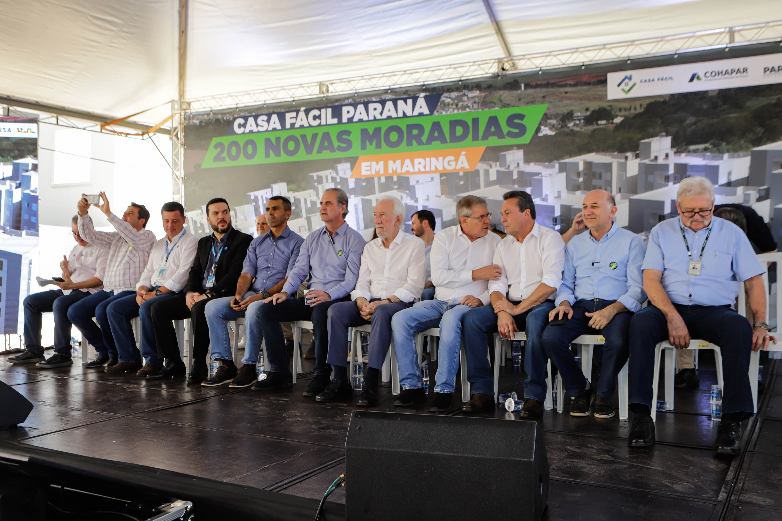 Com apoio do Estado, 200 moradores de Maringá ganham as chaves da casa própria