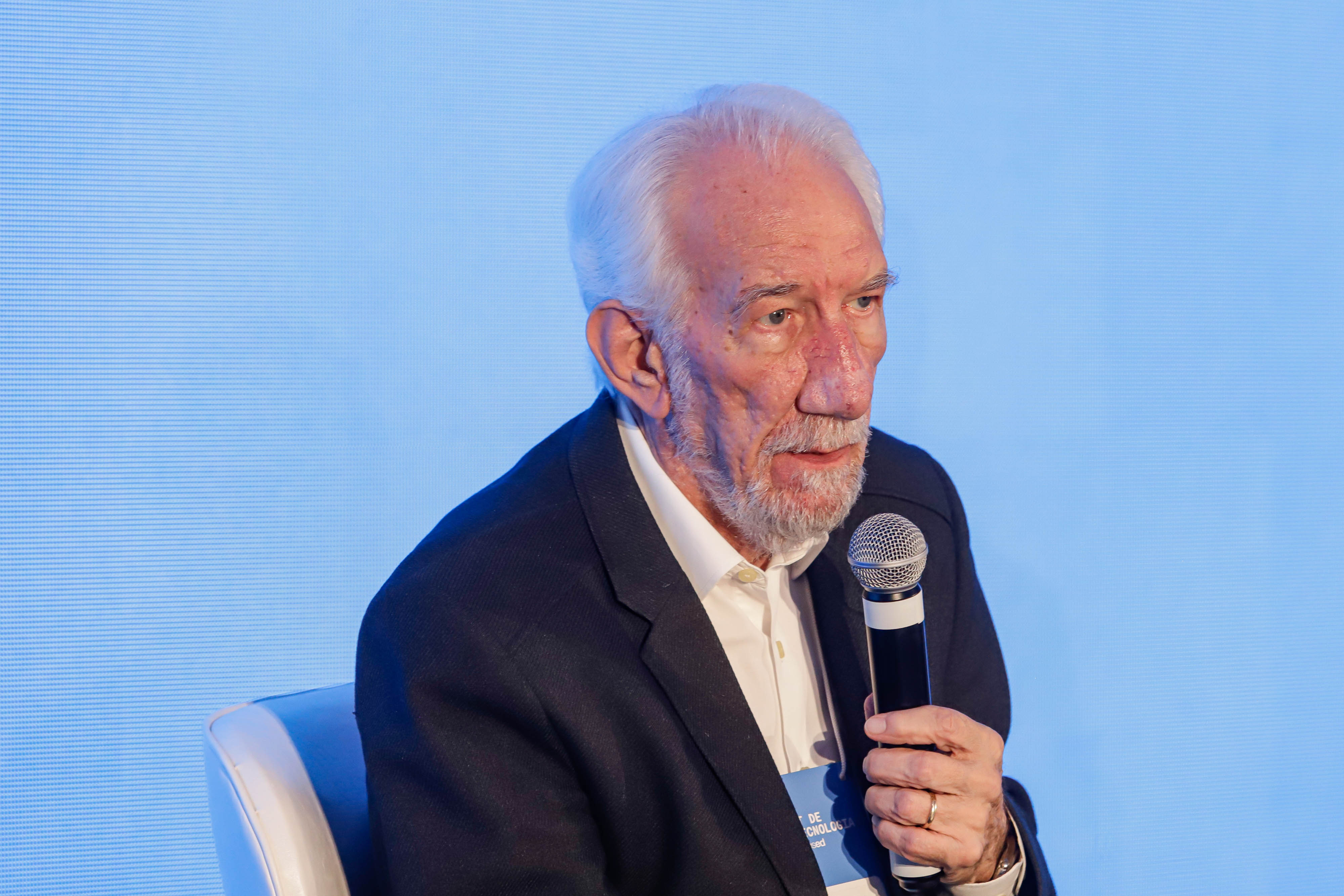 https://www.aen.pr.gov.br/Noticia/Piana-destaca-avancos-do-Parana-em-evento-que-discute-tecnologia-no-ensino-publico