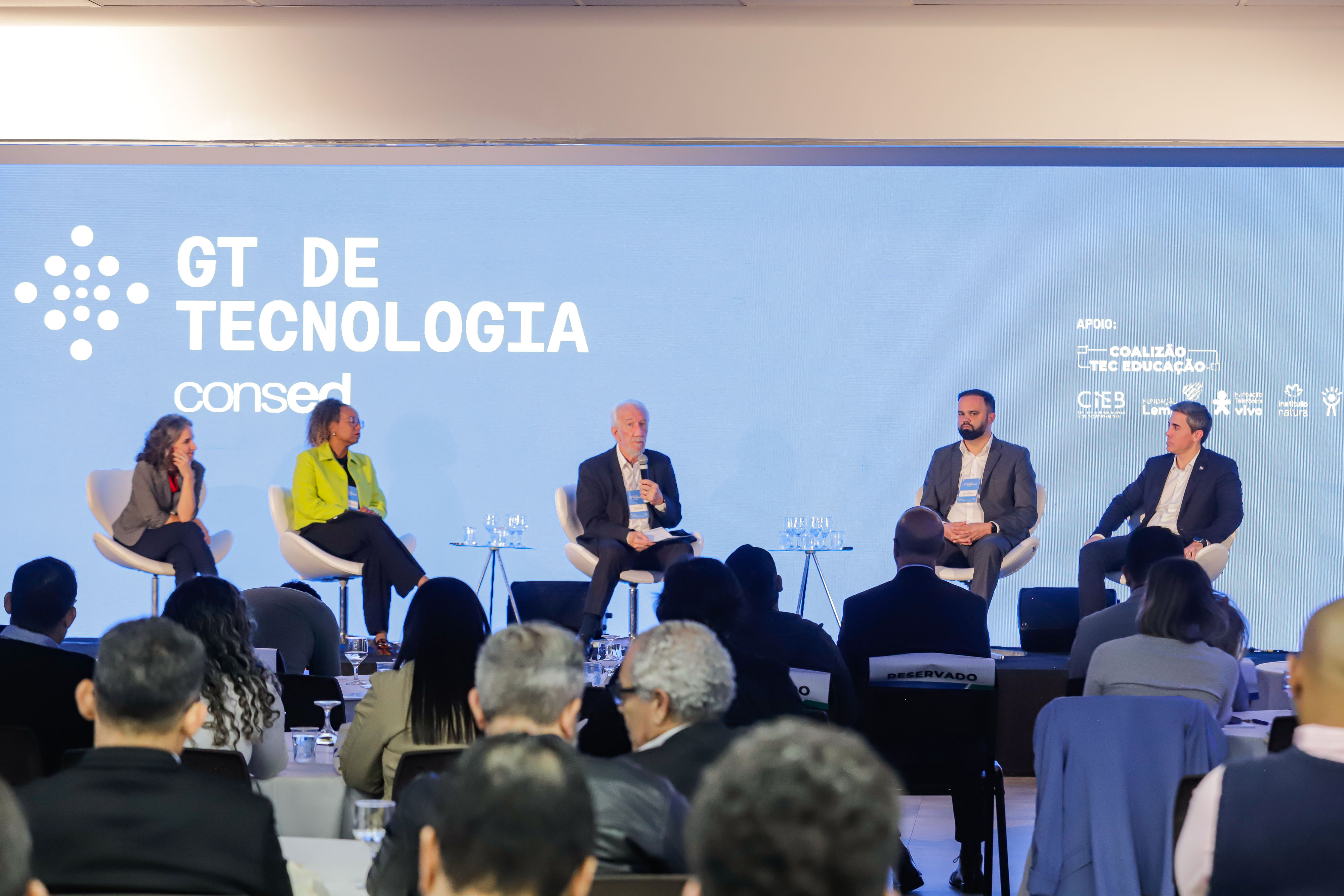 https://www.aen.pr.gov.br/Noticia/Piana-destaca-avancos-do-Parana-em-evento-que-discute-tecnologia-no-ensino-publico