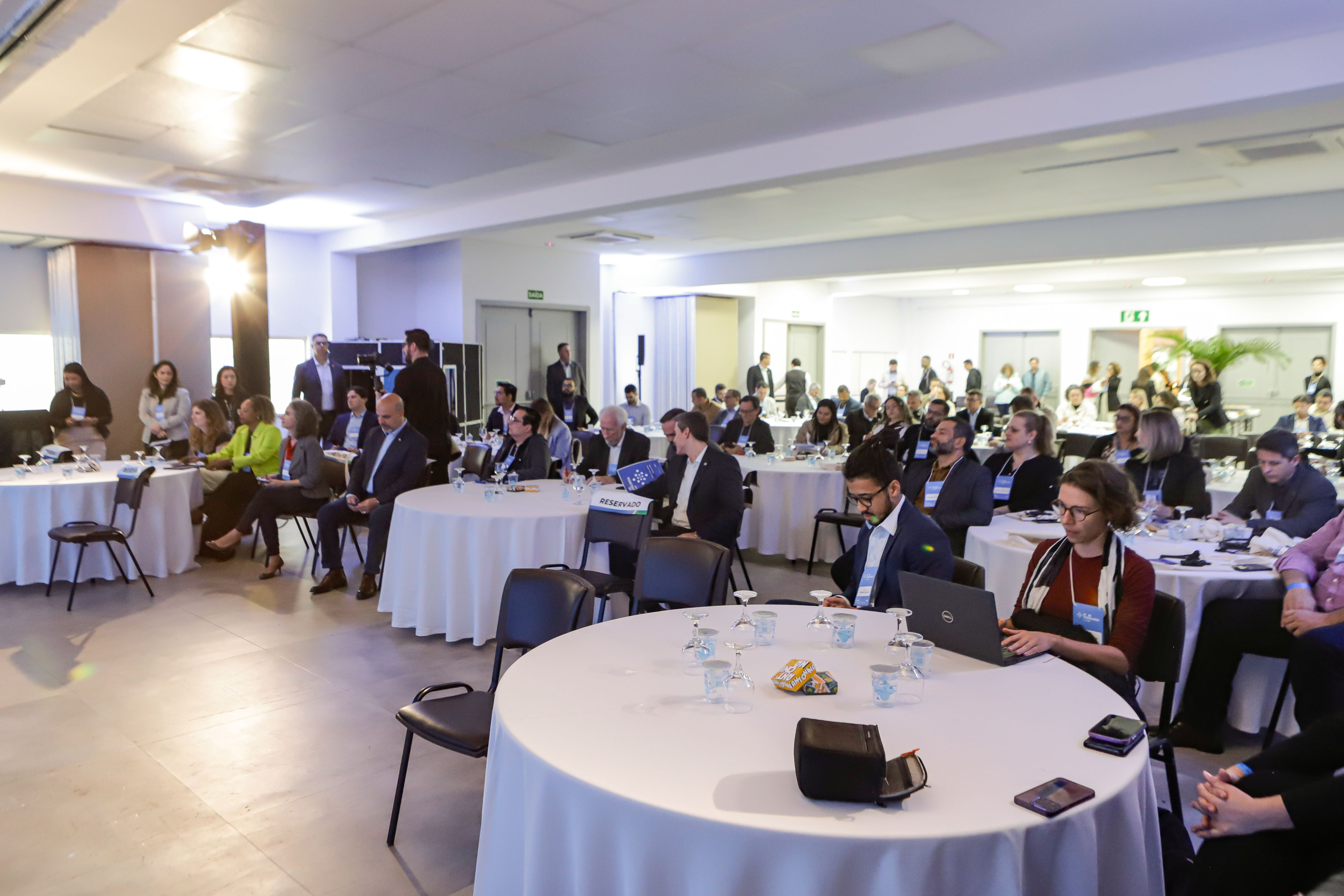 https://www.aen.pr.gov.br/Noticia/Piana-destaca-avancos-do-Parana-em-evento-que-discute-tecnologia-no-ensino-publico