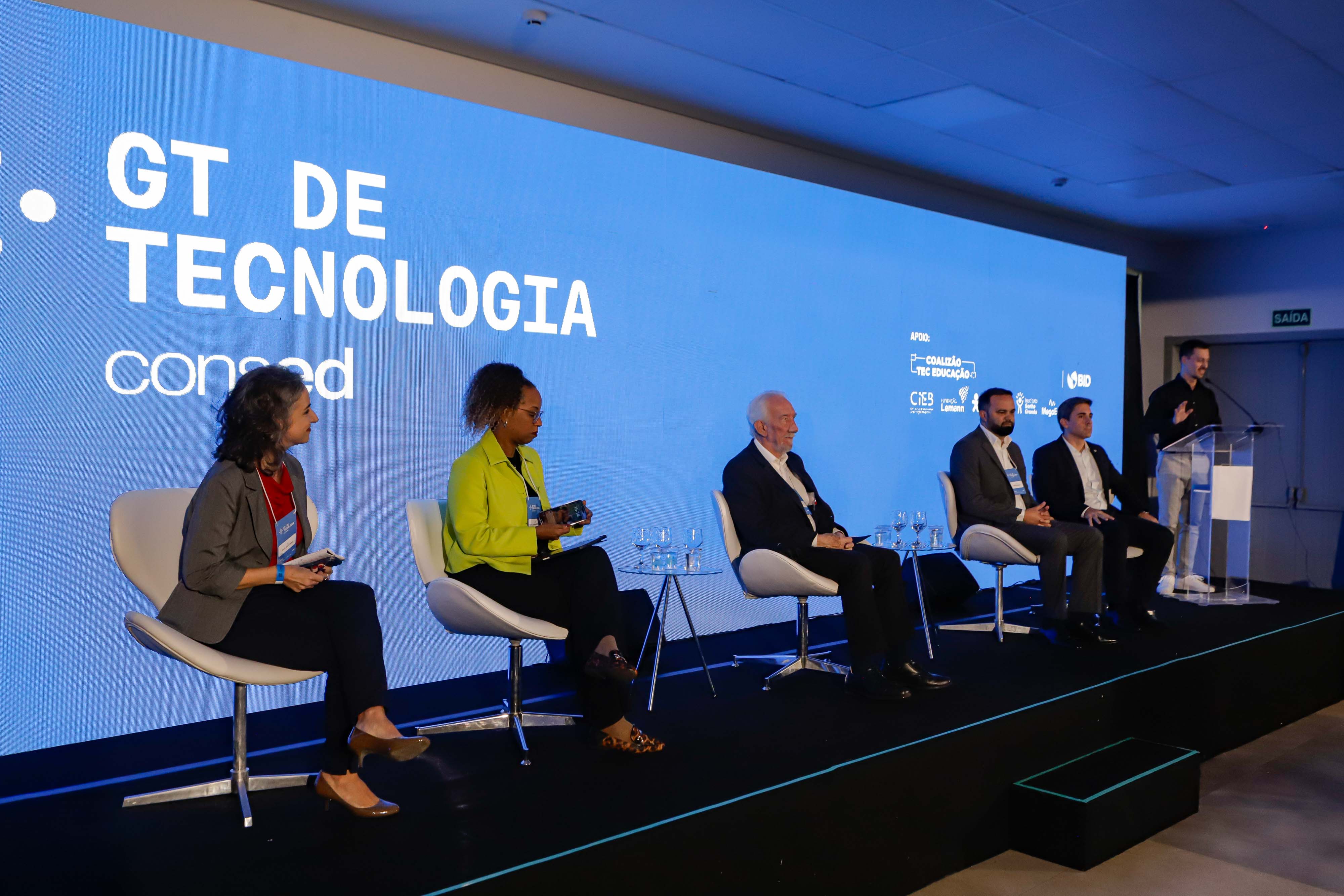 https://www.aen.pr.gov.br/Noticia/Piana-destaca-avancos-do-Parana-em-evento-que-discute-tecnologia-no-ensino-publico