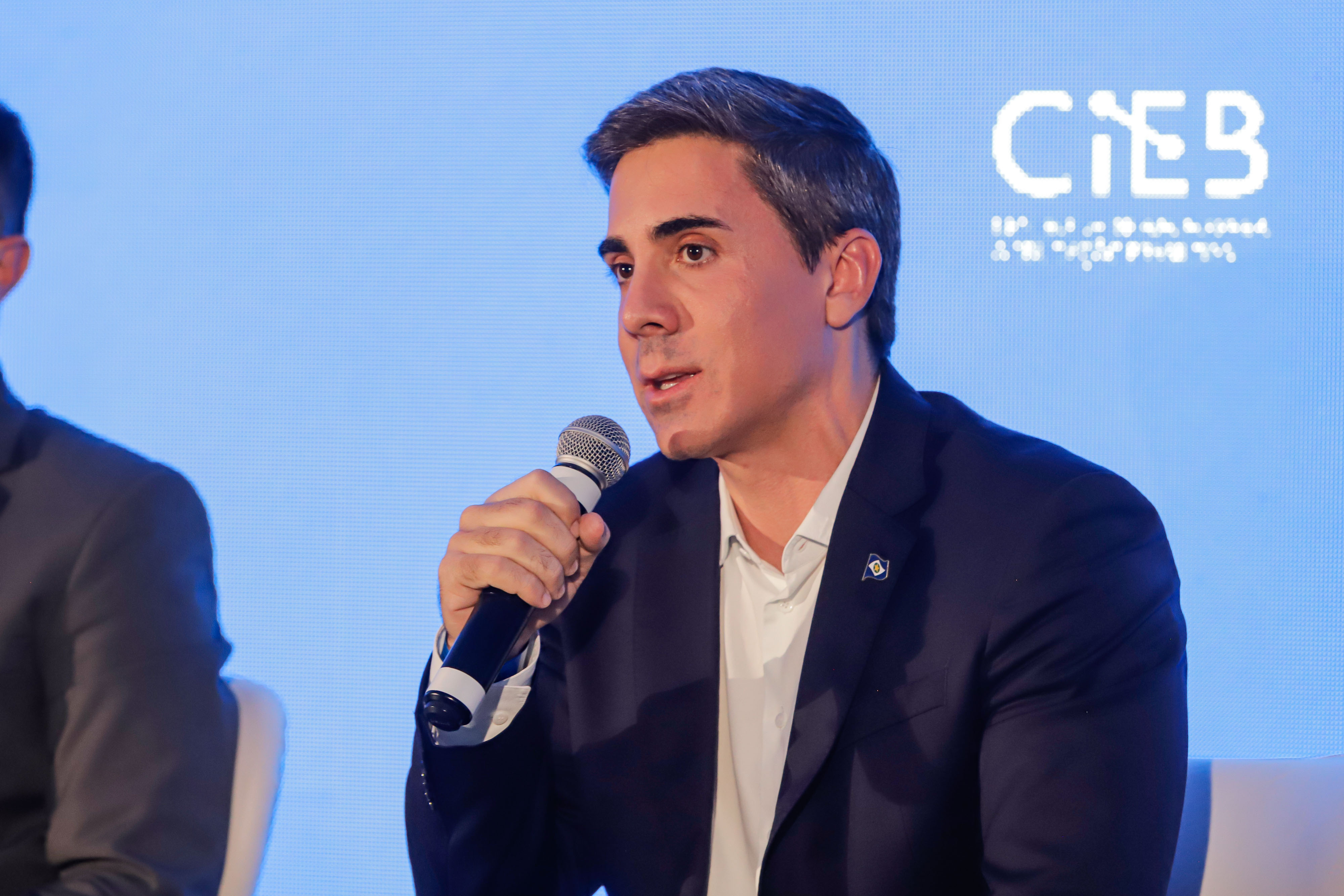 https://www.aen.pr.gov.br/Noticia/Piana-destaca-avancos-do-Parana-em-evento-que-discute-tecnologia-no-ensino-publico
