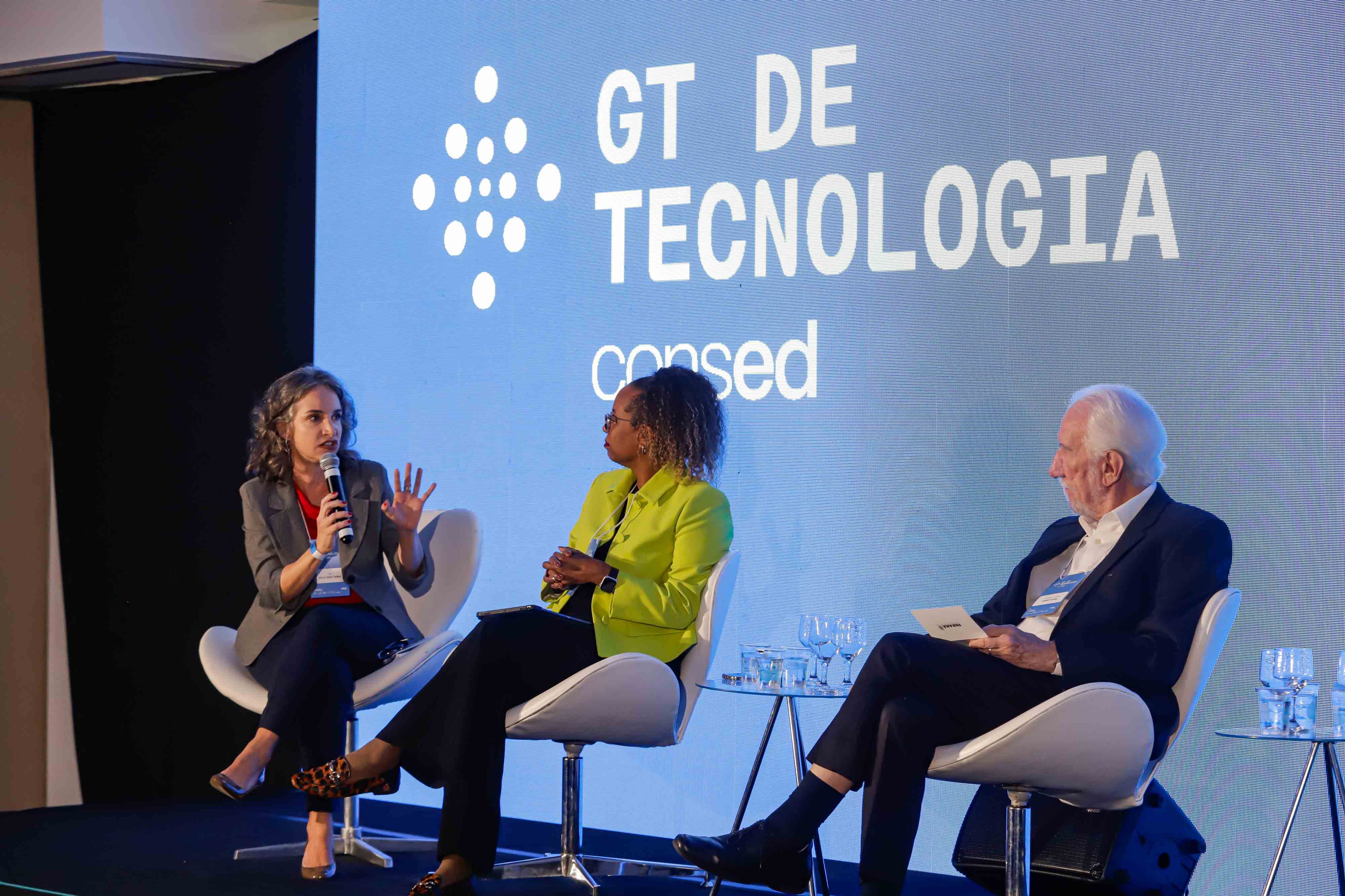 https://www.aen.pr.gov.br/Noticia/Piana-destaca-avancos-do-Parana-em-evento-que-discute-tecnologia-no-ensino-publico