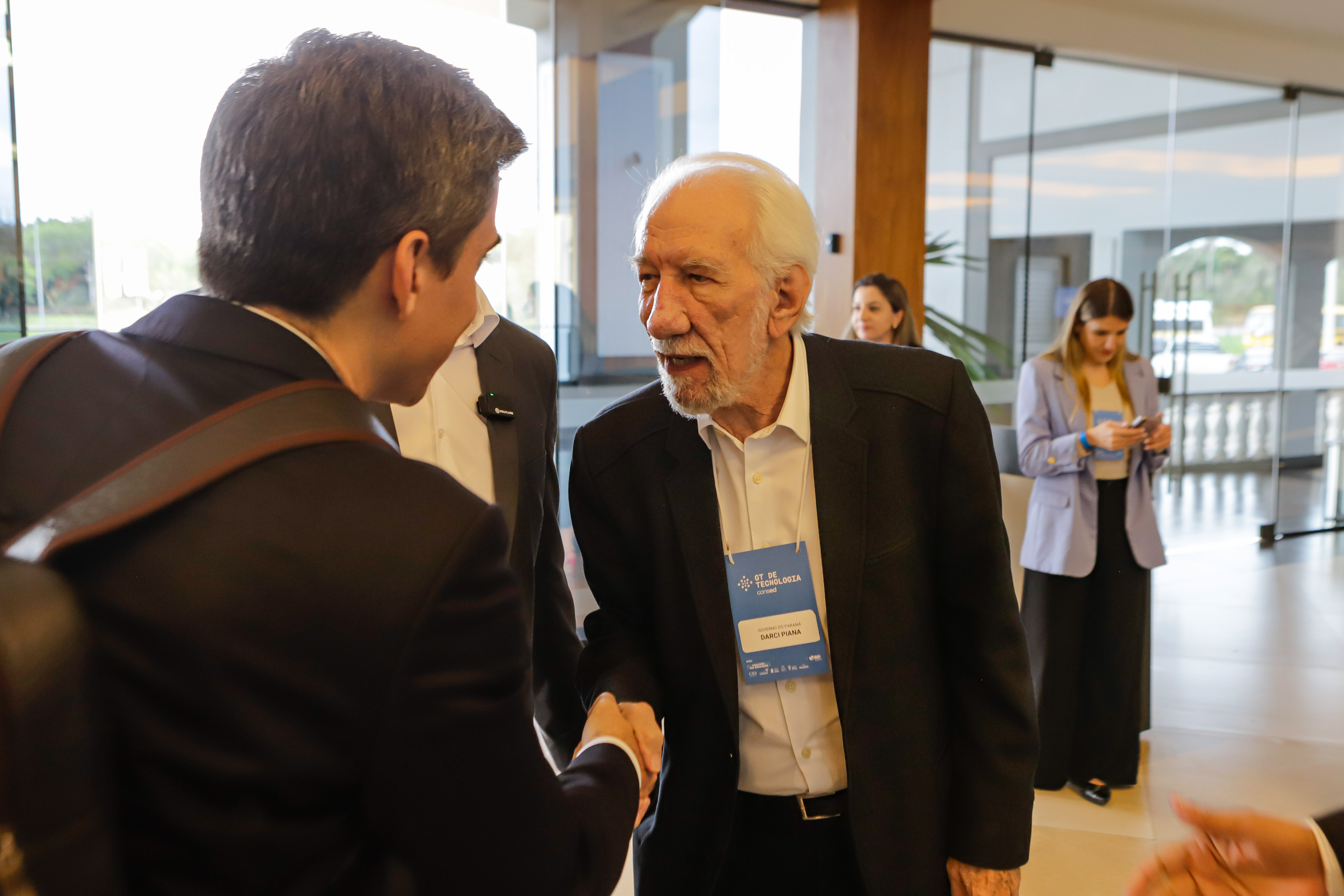 https://www.aen.pr.gov.br/Noticia/Piana-destaca-avancos-do-Parana-em-evento-que-discute-tecnologia-no-ensino-publico