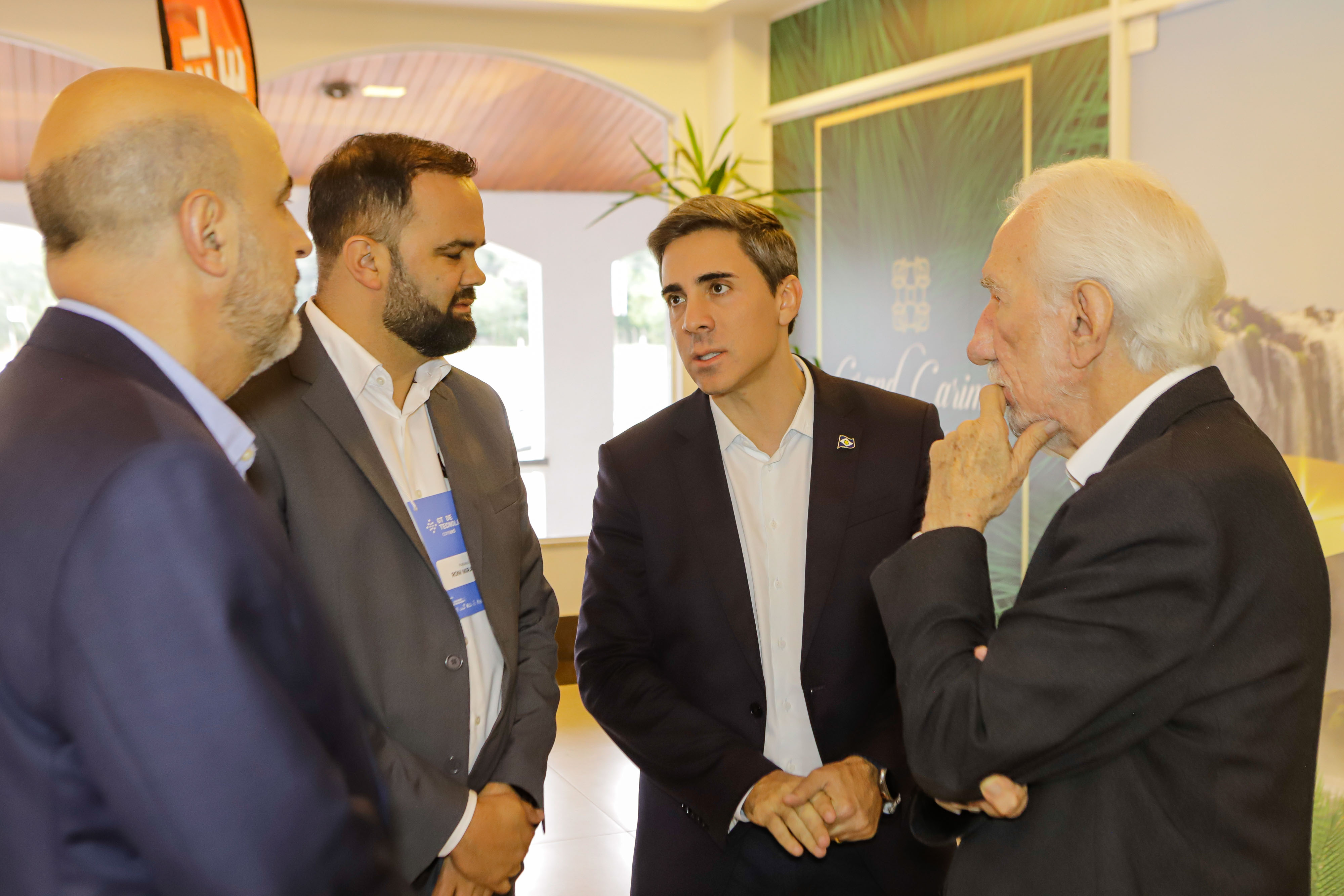 https://www.aen.pr.gov.br/Noticia/Piana-destaca-avancos-do-Parana-em-evento-que-discute-tecnologia-no-ensino-publico