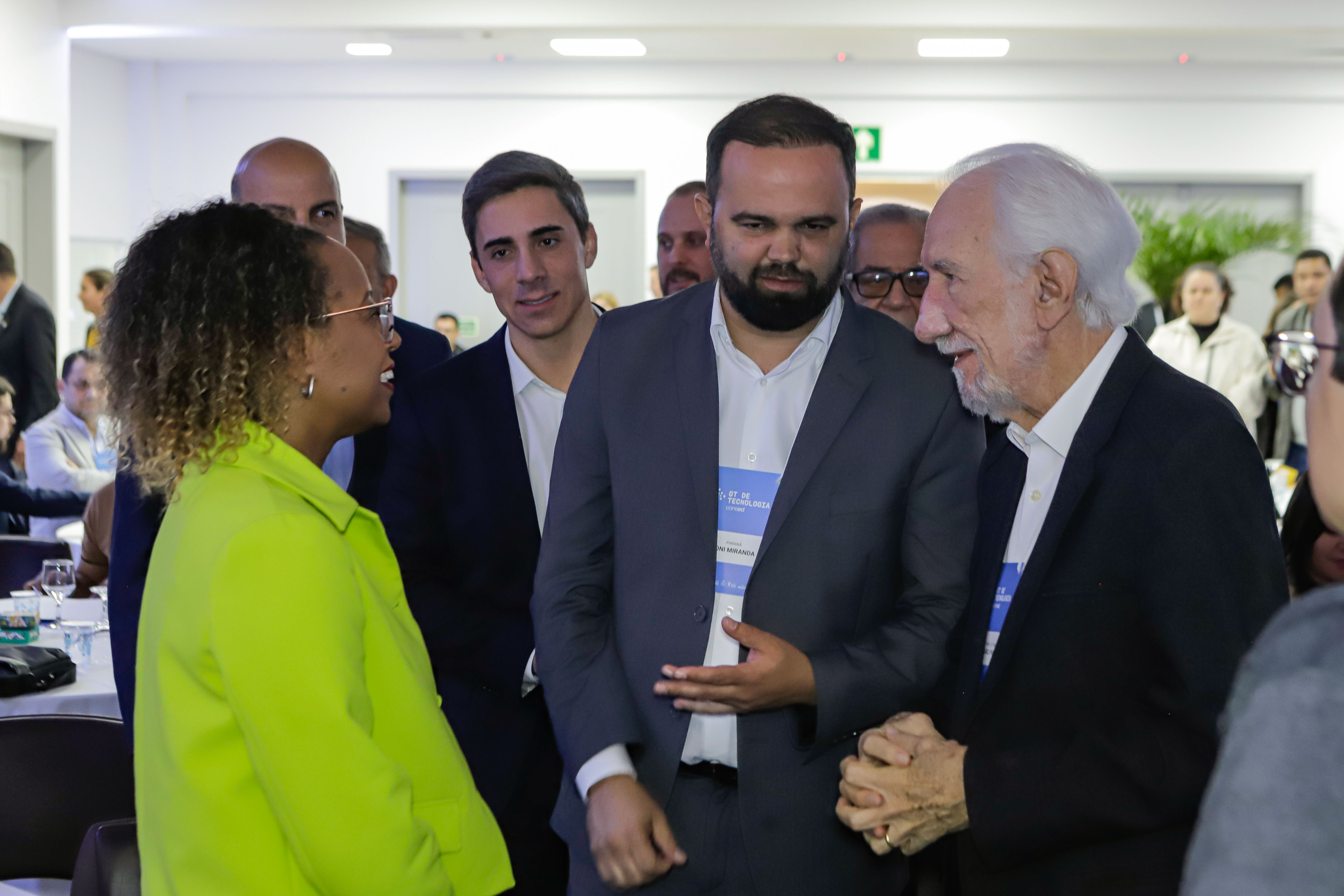 https://www.aen.pr.gov.br/Noticia/Piana-destaca-avancos-do-Parana-em-evento-que-discute-tecnologia-no-ensino-publico
