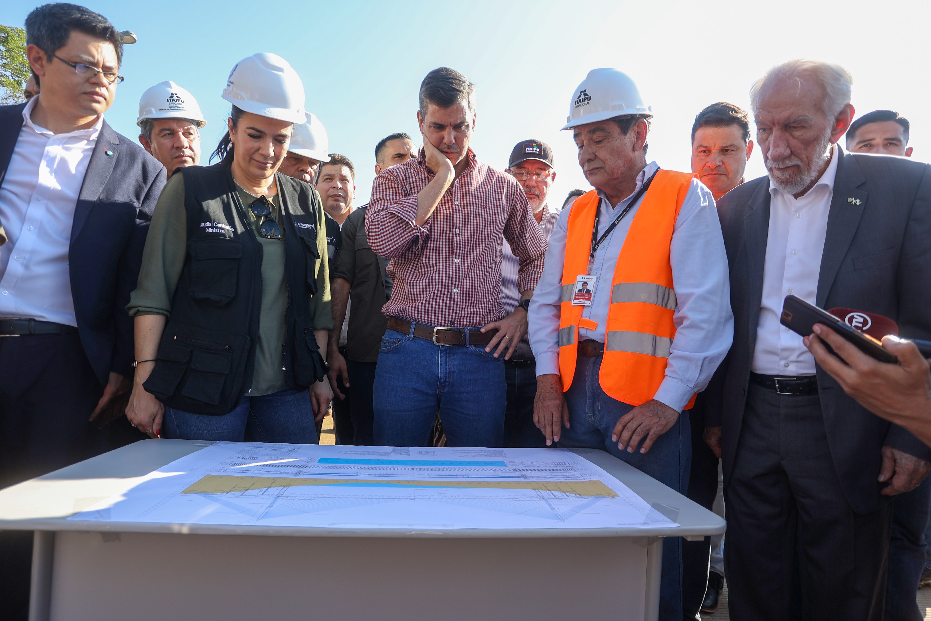 Darci Piana e presidente do Paraguai visitam Ponte da Integração, em Foz do Iguaçu
