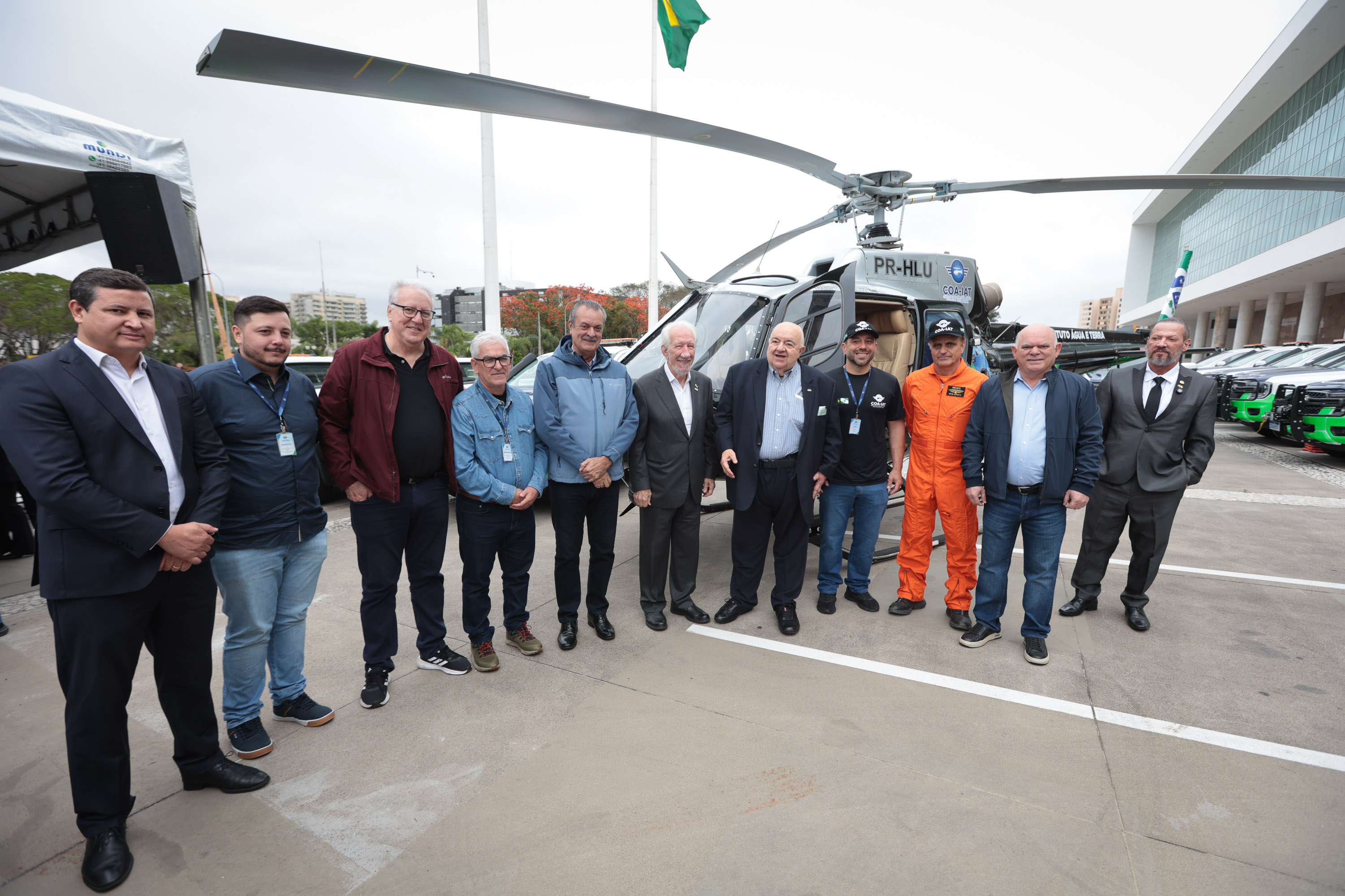 Paraná reforça fiscalização ambiental com 50 caminhonetes e novo helicóptero