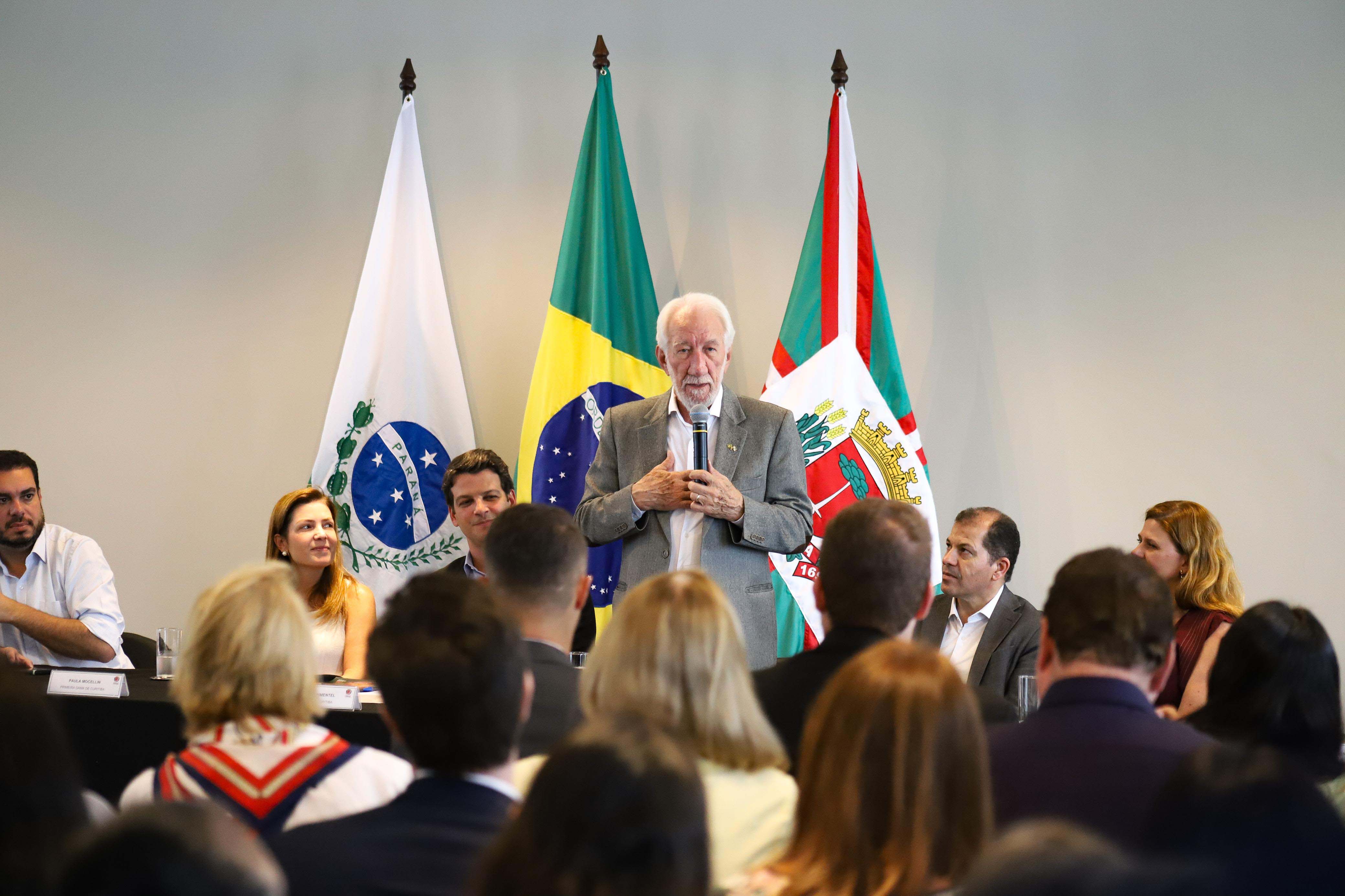 Com apoio do Estado, Natal de Curitiba cresce 35% em 2025 e movimenta R$ 722 milhões