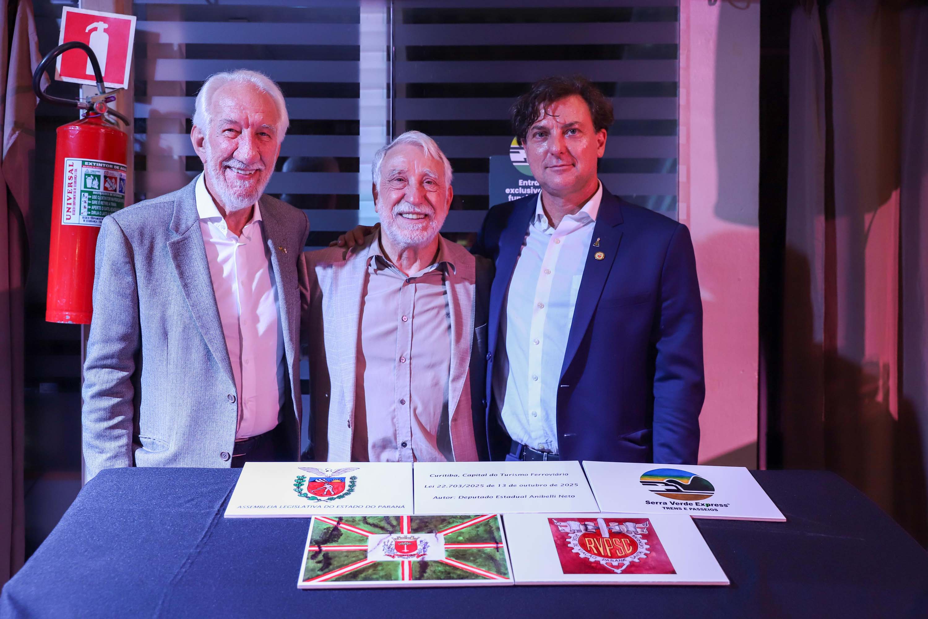 A lei 22.703/2025 foi sancionada em outubro do ano passado pelo Governo do Paraná. Ela inseriu no Calendário Oficial de Eventos do Estado do Paraná a data de 5 de fevereiro alusiva ao aniversário da inauguração da Estrada de Ferro Paranaguá – Curitiba.