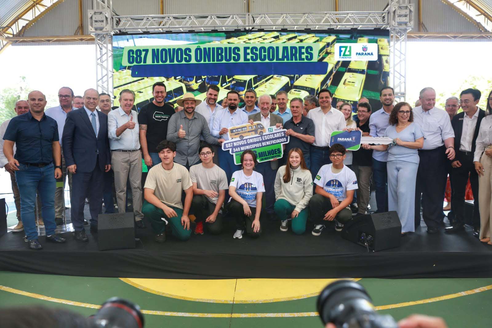 Estado inicia entrega de 687 ônibus escolares para 340 municípios