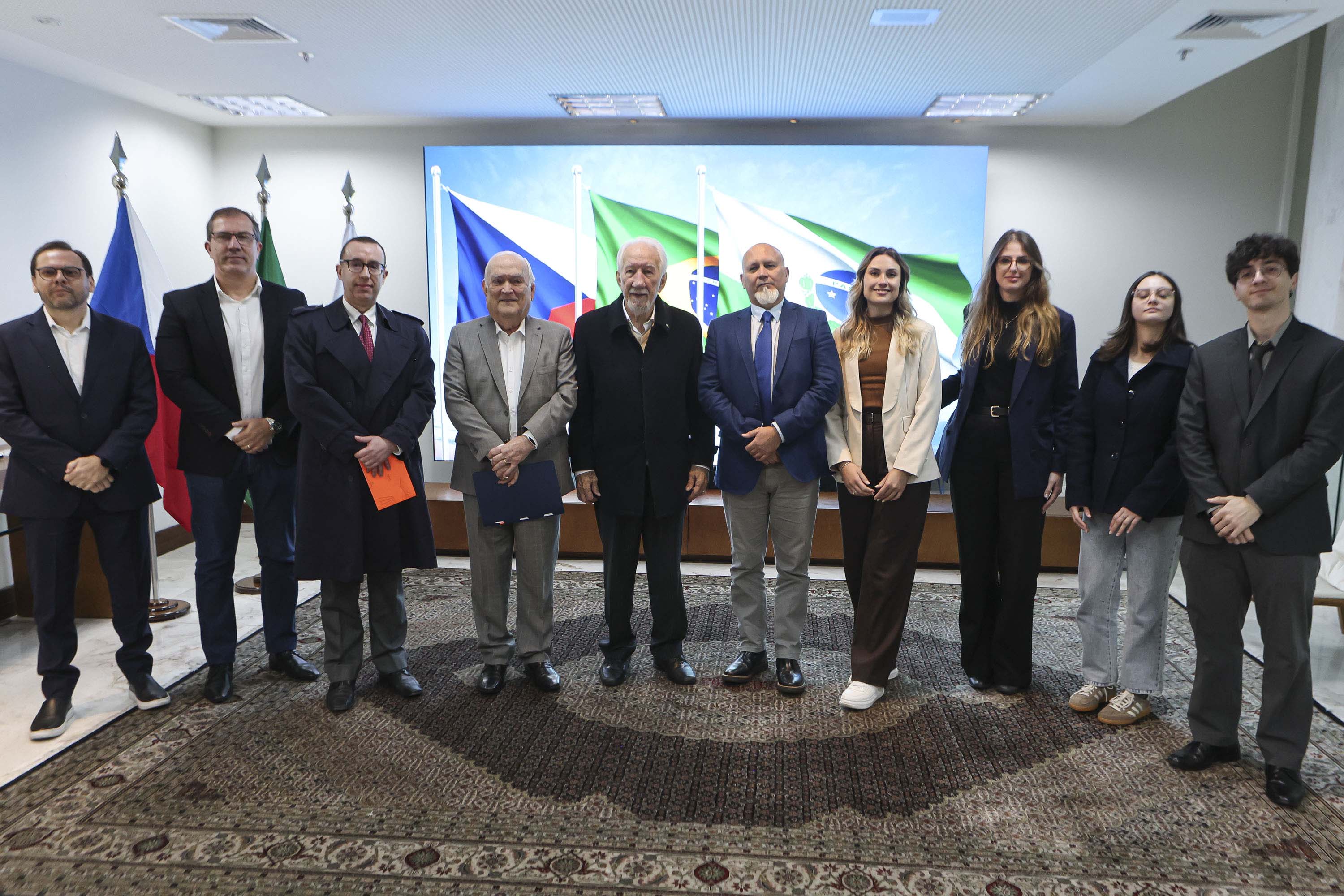 Paraná apresenta ambiente de negócios a empresas tchecas em encontro no Palácio Iguaçu