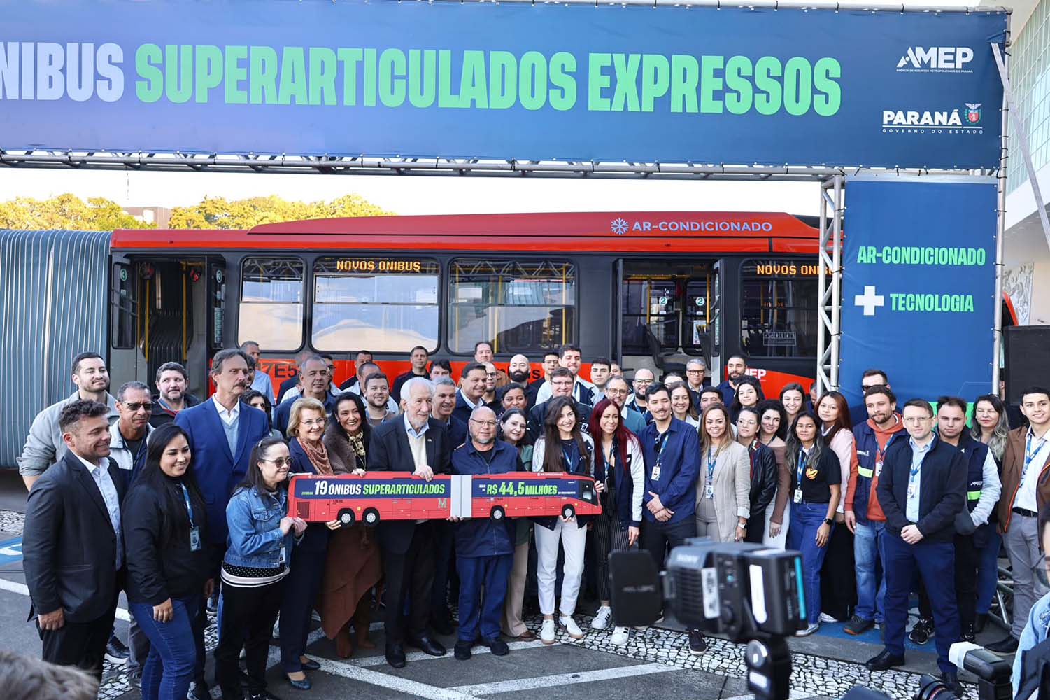 23 metros e quase 200 lugares: Paraná ganha primeiros ônibus superarticulados