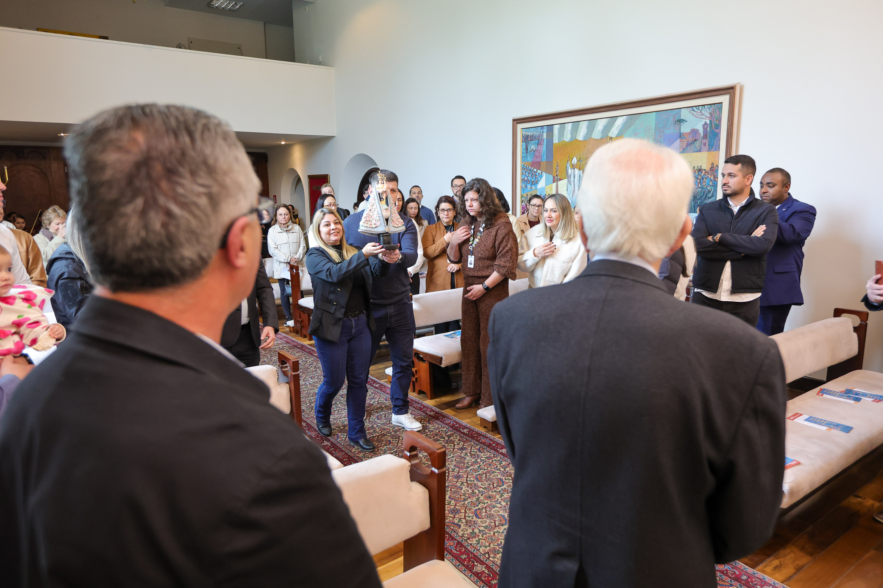 Darci Piana recebe imagem peregrina de Nossa Senhora do Rocio no Palácio Iguaçu