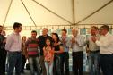 Famílias de Rio Azul recebem as chaves da casa própria