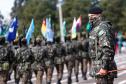 O governador Carlos Massa Ratinho Junior participou nesta quarta-feira (28), no Forte do Pinheirinho, em Curitiba, da cerimônia de troca de comando da 5ª Divisão do Exército (5ª DE). Depois de dois anos à frente da Divisão, que atende os estados do Paraná e de Santa Catarina, o general Carlos José Russo Assumpção Penteado passou o comando ao general Fábio Benvenutti Castro, que até então ocupava o posto de chefe do gabinete do comandante do Exército Brasileiro, em Brasília.  Na cerimônia, Ratinho Junior des