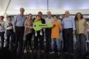 Com apoio do Estado, 200 moradores de Maringá ganham as chaves da casa própria