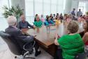 Moradoras de asilo comemoram Dia das Mães com café da tarde no Palácio Iguaçu