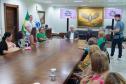 Moradoras de asilo comemoram Dia das Mães com café da tarde no Palácio Iguaçu