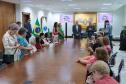 Moradoras de asilo comemoram Dia das Mães com café da tarde no Palácio Iguaçu