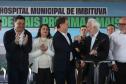 Estado libera R$ 12 milhões para 1º hospital de Imbituva e entrega matrículas de 171 casas