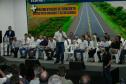A logística do Sudoeste do Paraná vai ganhar um salto em qualidade nos próximos anos. O governador Carlos Massa Ratinho Junior iniciou nesta sexta-feira (13), por Pato Branco, uma extensa agenda voltada à melhoria da infraestrutura da região. Na cidade, ele assinou a ordem de serviço para dar início às obras de revitalização da PRC-280, agora na ligação até Clevelândia, e também lançou o edital para dar continuidade à construção do Contorno Noroeste de Pato Branco.   ”Estamos falando de investimentos que pa
