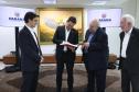Governador Ratinho Junior recebe a medalha da Ordem Municipal da Luz dos Pinhais