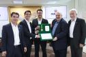 Governador Ratinho Junior recebe a medalha da Ordem Municipal da Luz dos Pinhais