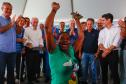 Governo entrega título de domínio de área onde vivem 350 famílias em Pontal do Paraná