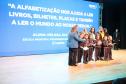 Alfabetiza Juntos: governador entrega prêmios a escolas municipais com melhores resultados