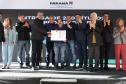 Governador entrega títulos de propriedade a 260 famílias dos Campos Gerais e da RMC