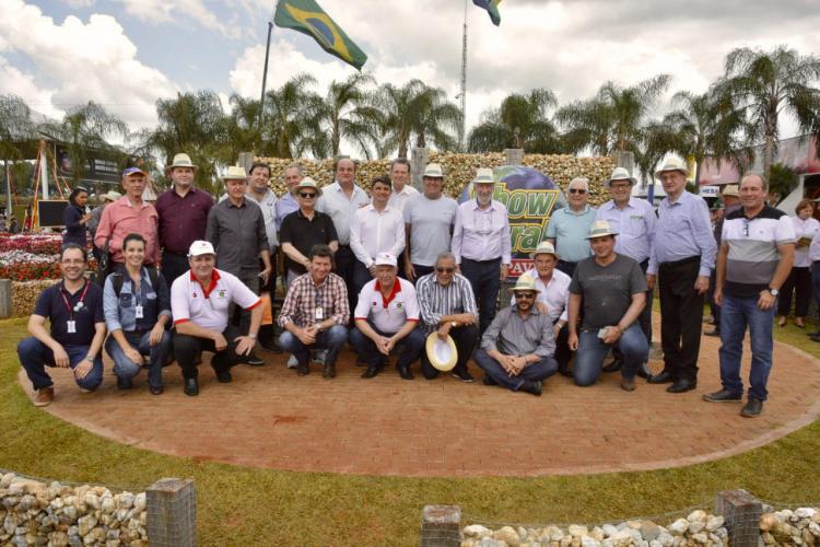 Vice-governador participa do 32º Show Rural Coopavel, em Cascavel, com agenda intensa e coordenando comitiva de lideranças empresariais