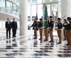 O vice-governador Darci Piana recebe o embaixador da Nova Zelândia, Chris Langley